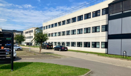 A white 3 story building showing Tekemas A/S new headquarter in Albertslund Denmark